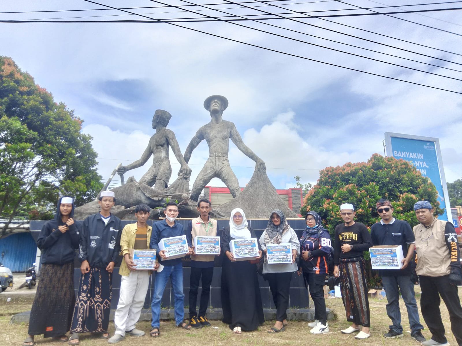 Solidaritas Ponpes Miftahul Jamaah dan RKSM Galang Donasi Korban Banjir Aceh