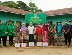 Danrem 064/MY dan Ketua Persit KCK Beri Bantuan Korban Banjir