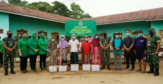 Danrem 064/MY dan Ketua Persit KCK Beri Bantuan Korban Banjir