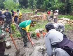 Prajurit Yonif MR 413 Kostrad Totalitas Bangun Asrama Ponpes di Papua