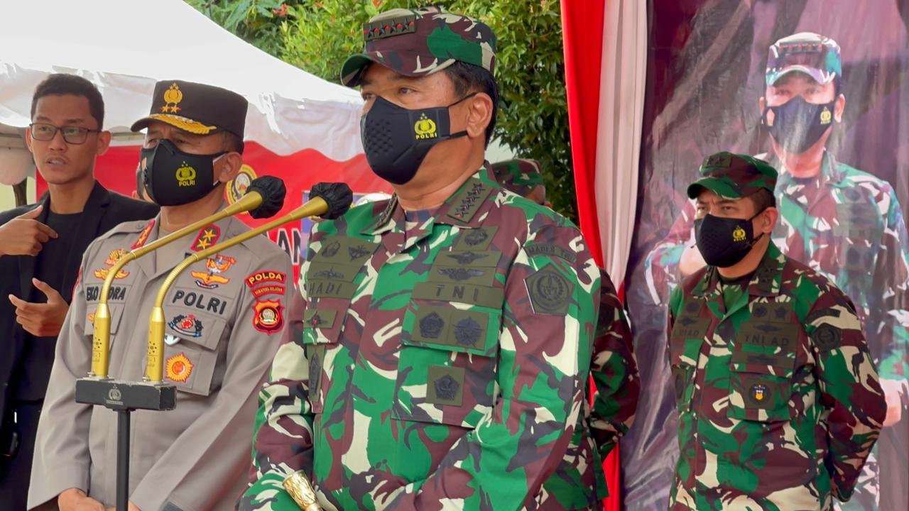 Panglima TNI dan Kapolri Tinjau Vaksinasi 2000 Prajurit serta Anggota Polri di Palembang