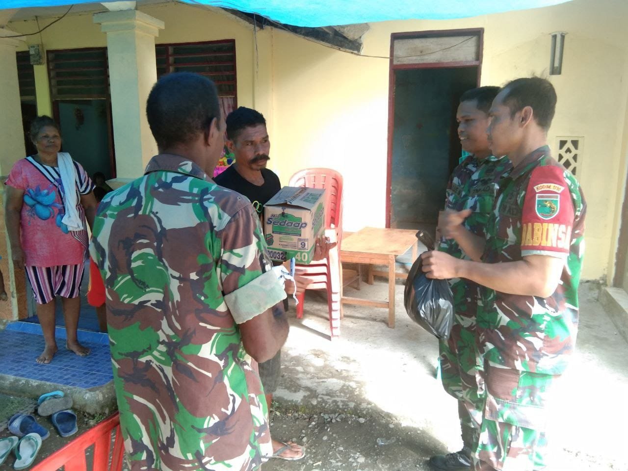 Babinsa Koramil 1710-07/Mapurujaya Melayat Warga Binaan sebagai Bentuk Kepedulian