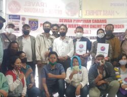 PWOIN Serahkan Sertifikat Pra UKW kepada Peserta