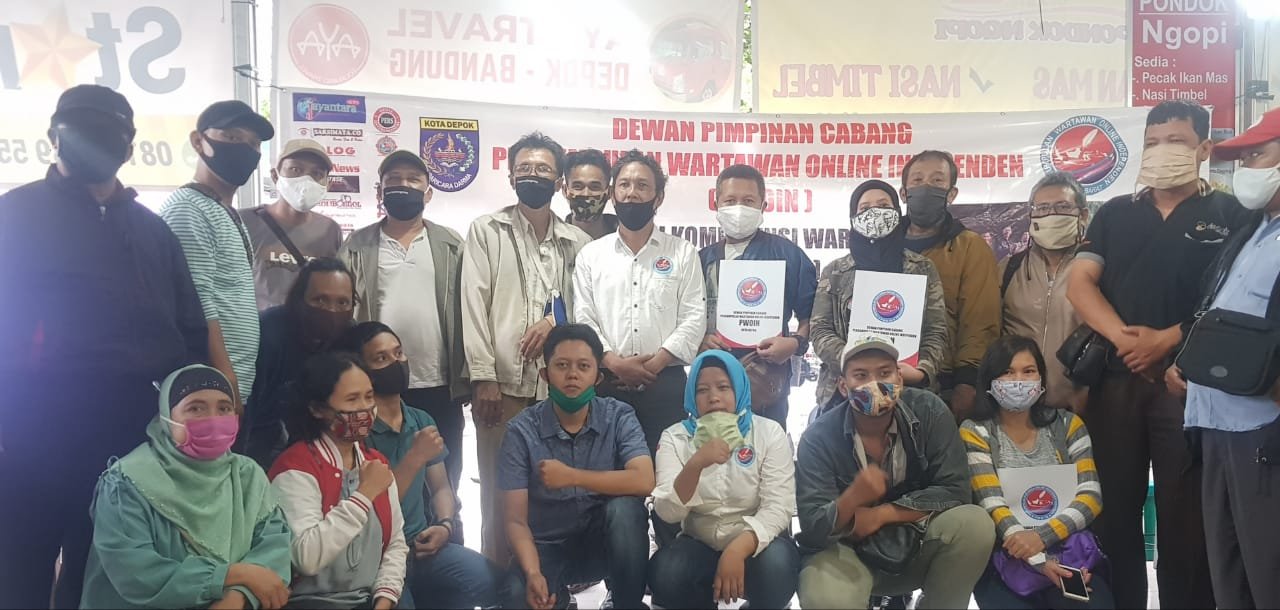 PWOIN Serahkan Sertifikat Pra UKW kepada Peserta