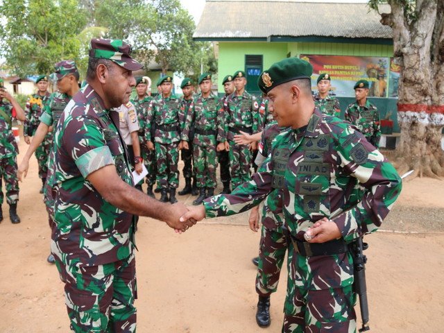 Pangdam XVII/Cenderawasih Kunjungi Satgas Yonif MR 411/PDW Kostrad