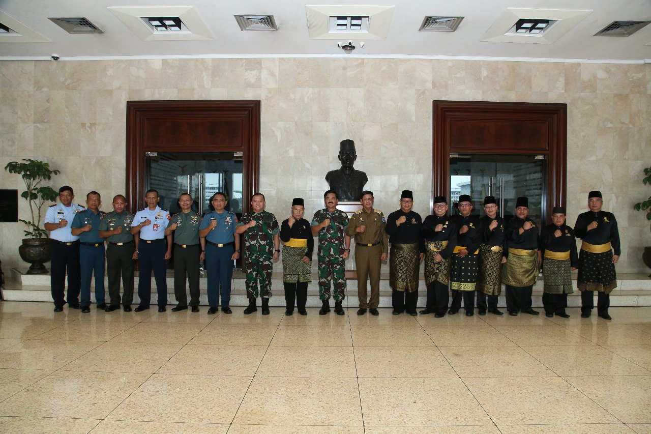 Panglima TNI Terima Gelar Adat Riau Dato Sri Satria Digjaya