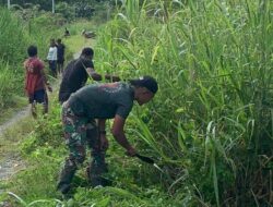 Satgas Yonif 143/TWEJ Bersihkan Lingkungan di Tapal Batas Papua