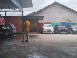 Jelang Libur Panjang, Tempat Cuci Mobil Ramai Penuh