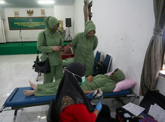 HUT ke-76 Persit KCK Rem 064 PD III/Siliwangi Gelar Baksos Peduli Sesama