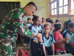 Satgas Yonif 143/TWEJ Ajak Anak-Anak Tapal Batas RI-PNG Pererat Kebersamaan