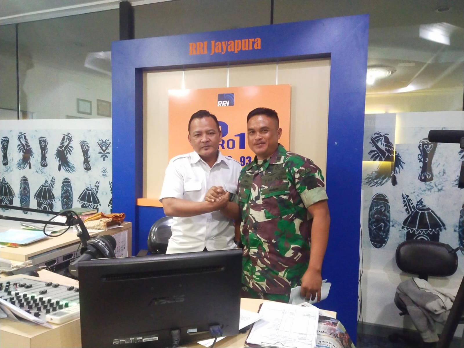 Satgas Yonif 126/KC Sapa Warga Papua via Siaran Langsung RRI