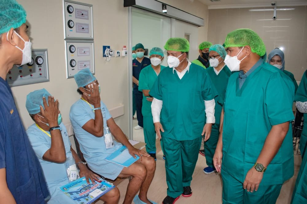 Sambut HUT TNI ke-77 dan Kogabwilhan I ke-3, TNI Gelar Operasi Katarak Gratis