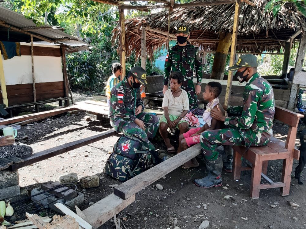 Yonif MR 413 Kostrad Jaga Kesehatan Warga Kampung Kibay