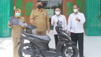 Penyerahan Hadiah Juara II Paritrana Award Provinsi Jawa Timur