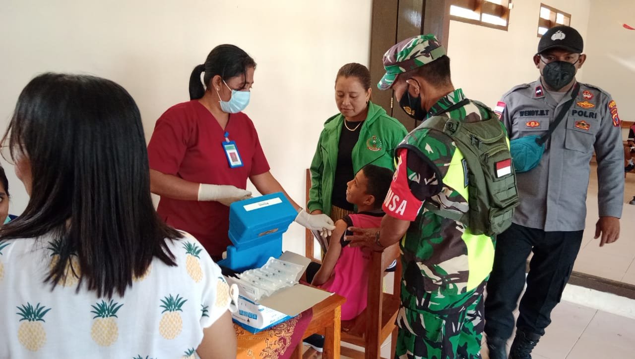 Pangdam XVI/Pattimura Apresiasi Kinerja Vaksinasi Mobile Selama Lima Hari