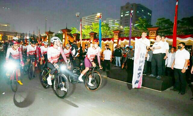 Kapolri Rayakan Hari Bhayangkara ke-76 dengan Ikut Giat Rekor MURI