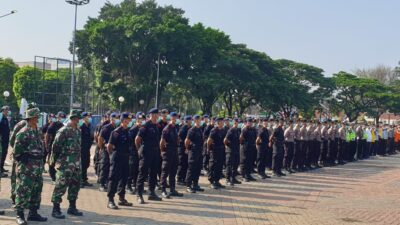 Polda Banten dan TNI Bersihkan Fasilitas Umum Bersama