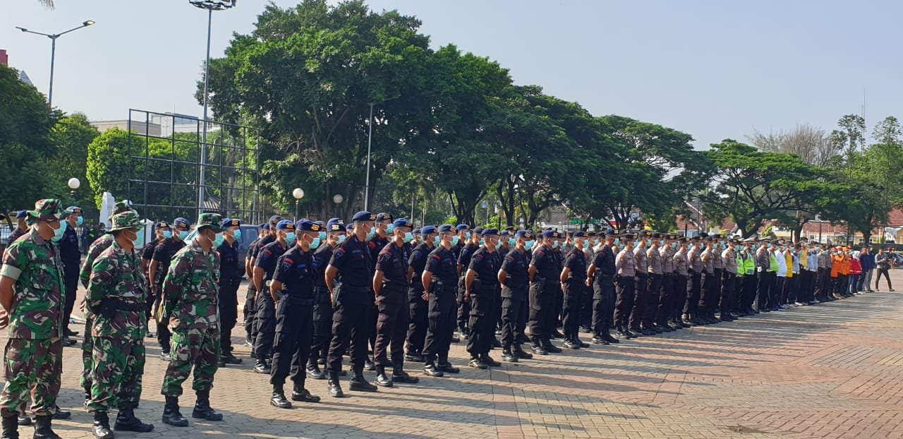 Polda Banten dan TNI Bersihkan Fasilitas Umum Bersama