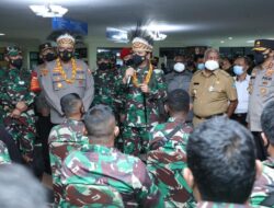 Panglima TNI Tinjau Serbuan Vaksinasi di Manokwari