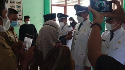 Camat Ciruas Lantik Enam Pejabat Kades Baru
