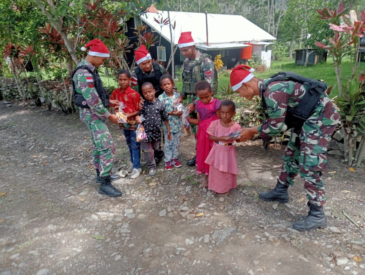 Satgas Yonif Raider 142/KJ Keliling Kampung, Apa Tujuannya