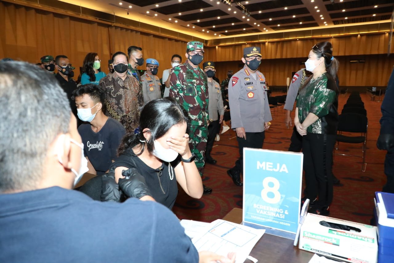 Panglima TNI Kerahkan Nakes Percepatan Vaksinasi DKI Jakarta