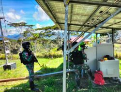 Satgas YR 142/KJ Perbaiki Sinyal Tower Bakti Aksi di Distrik Eragayam