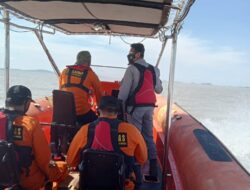 SPKKL Bakamla RI Evakuasi Korban Hilang Saat Cari Udang di Pulau Durai