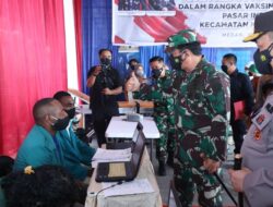 Panglima TNI Tinjau Vaksinasi Covid-19 di Pasar Induk Lau Cih