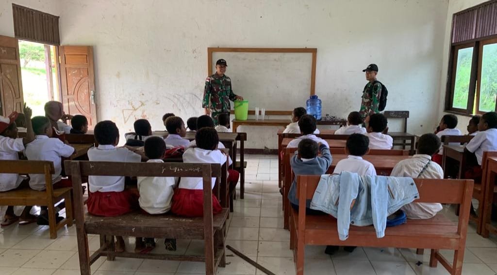 Satgas Yonif 143/TWEJ Tingkatkan Gizi Siswa Perbatasan RI-PNG untuk Cegah Stunting