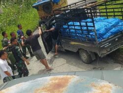 Aksi Heroik TNI Papua Evakuasi Kendaraan Hampir Jatuh Jurang