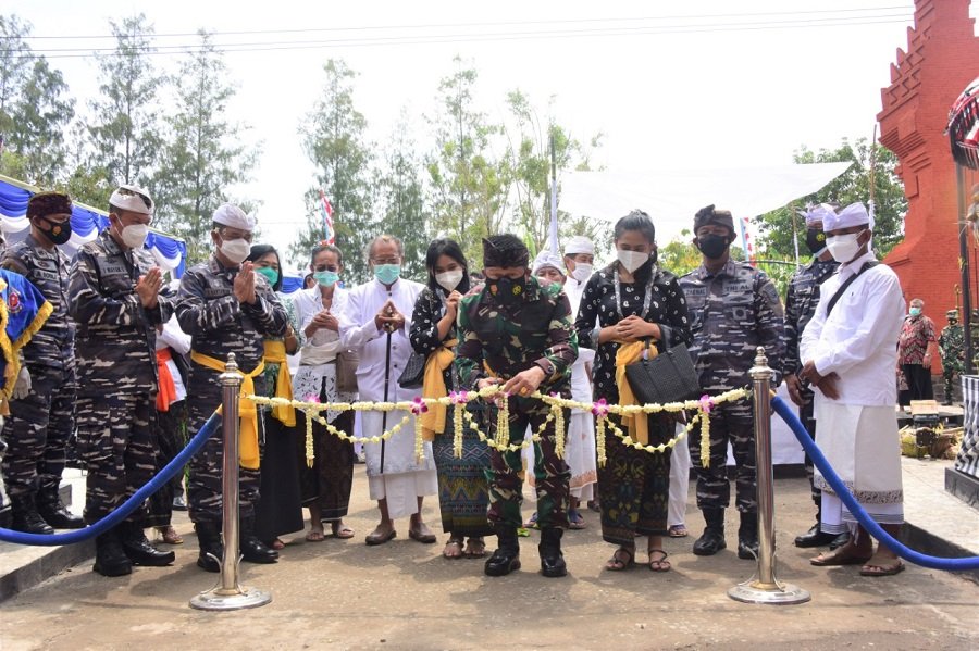 Pangkogabwilhan I Resmikan Candi Bentar dan Gapura Majapahit di Pura Segara
