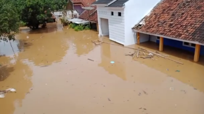 Wagub Andika Perintahkan BPBD Banten Turunkan Bantuan ke Korban Banjir