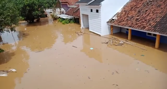 Wagub Andika Perintahkan BPBD Banten Turunkan Bantuan ke Korban Banjir