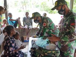 TNI 413 Kostrad Terus Jaga Kesehatan Warga Perbatasan RI-PNG Lewat Pengobatan Keliling