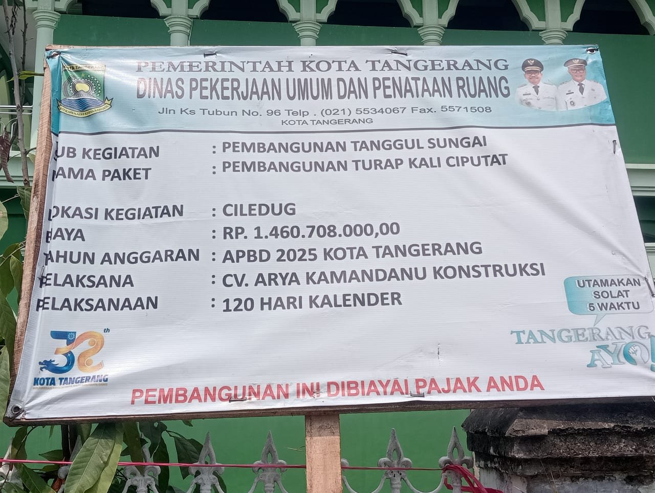 Puluhan Pekerja Proyek Turap Ciputat Keluhkan Gaji Tertunda