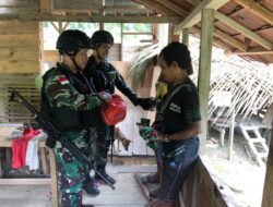 Satgas Yonif 126/KC Berbagi Kasih ke Warga Perbatasan di Akhir Tahun