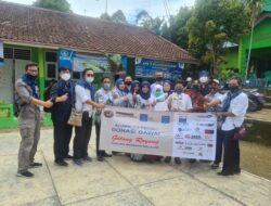 IKA ITS Banten Donasikan 47 Tablet untuk SD di Sekitar Kawasan Baduy Dukung Belajar Daring