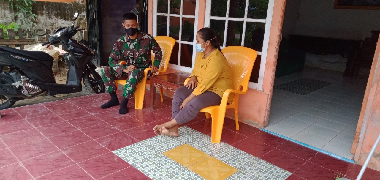 Kompi Senapan A Yonif 642/Kapuas Sosialisasi Covid-19 Door to Door di Dusun Sidomulyo