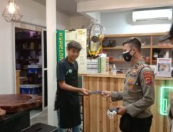 Polsek Cipocok Jaya Bagikan Masker Saat Patroli Prokes