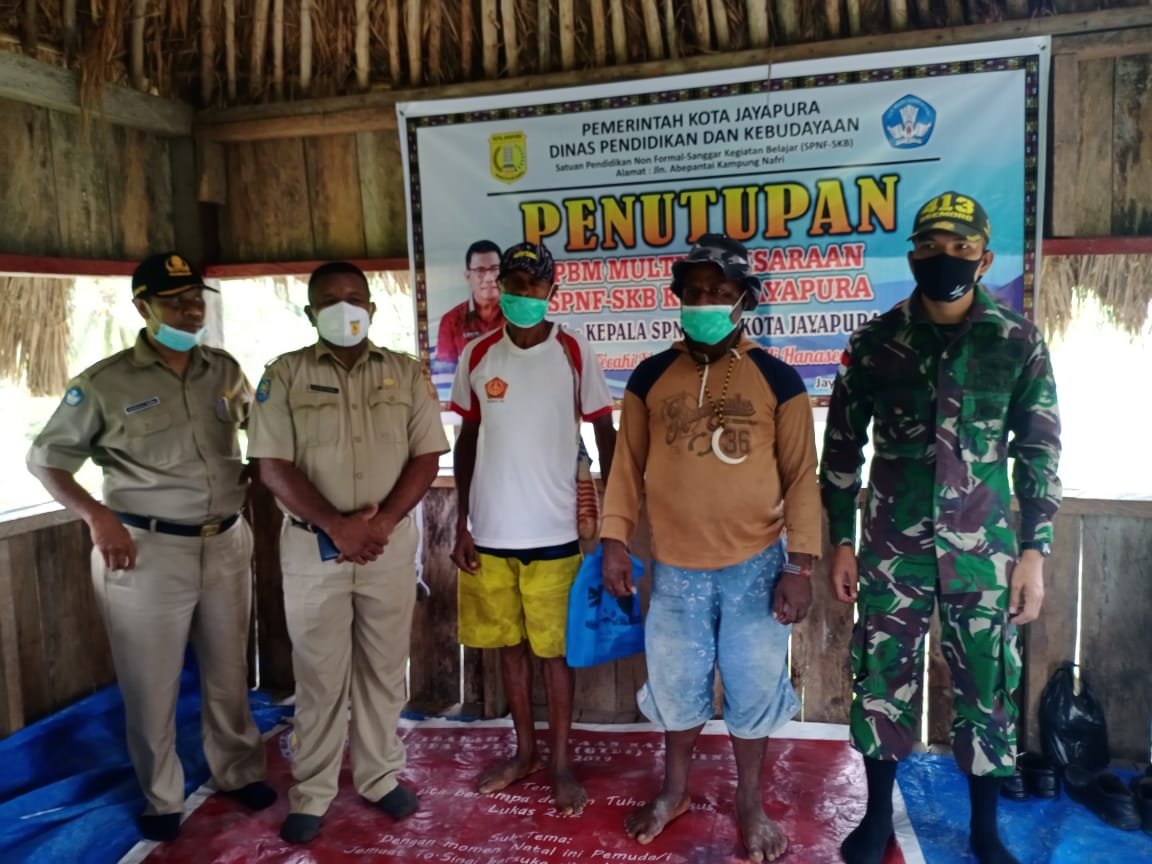 Satgas TNI Yonif 413 Kostrad dan Dikbud Jayapura Tutup Program PBM Multikeaksaraan