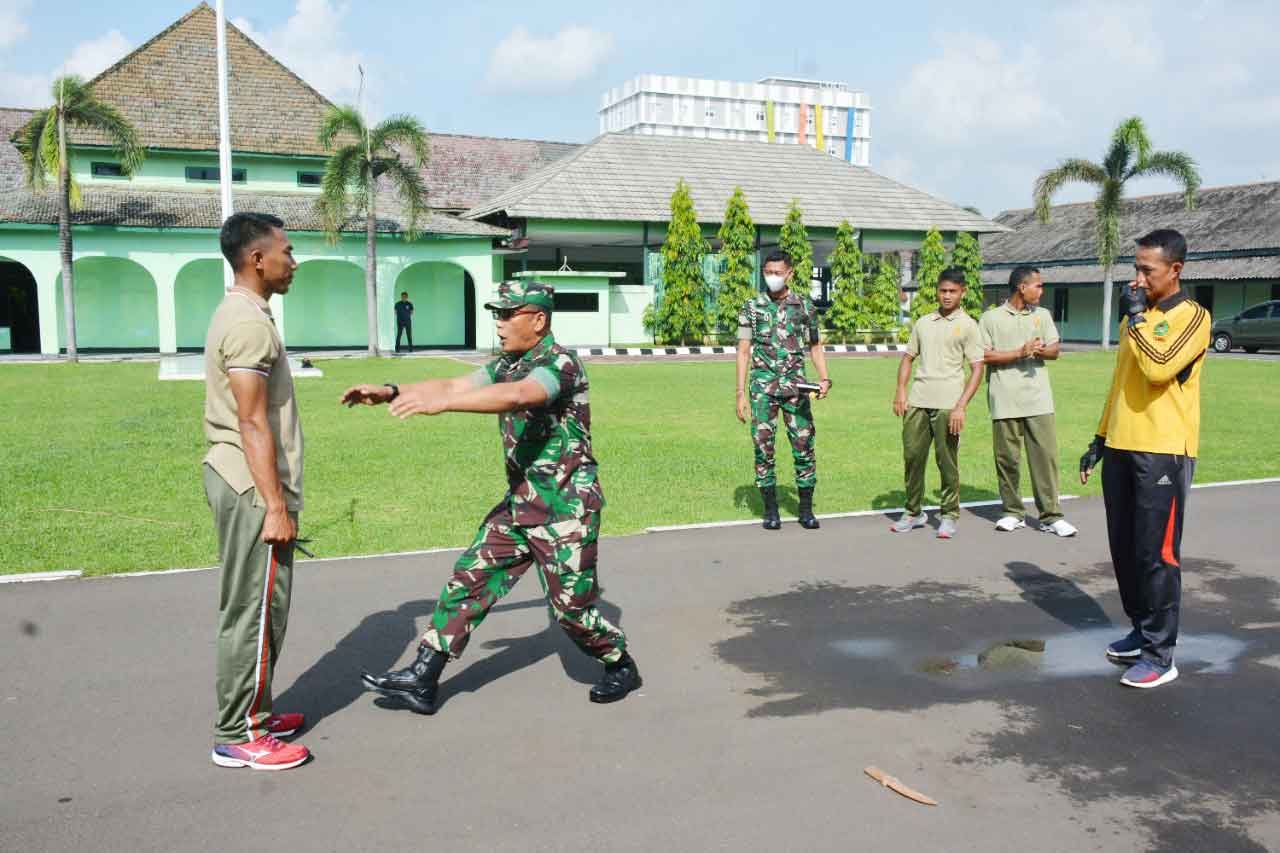 Danrem 064/MY Latih Prajurit Bela Diri Taktis untuk Pertahanan Diri