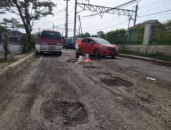 Jalan di Lebak Alami Rusak di Tengah Kota