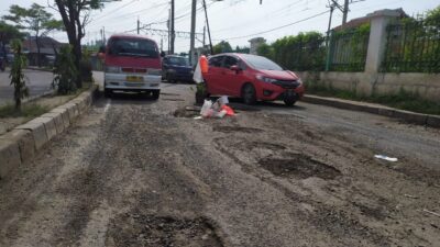 Jalan di Lebak Alami Rusak di Tengah Kota