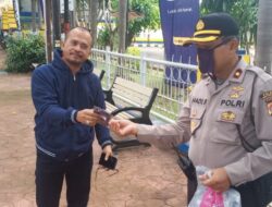 Kapolsek Kota Serang Terus Bagikan Masker Gratis ke Warga