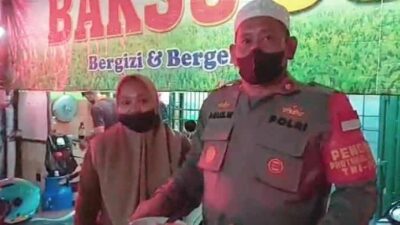 Kapolsek Palmerah Motivasi Pelaku UMKM Setempat dengan Kunjungan Langsung