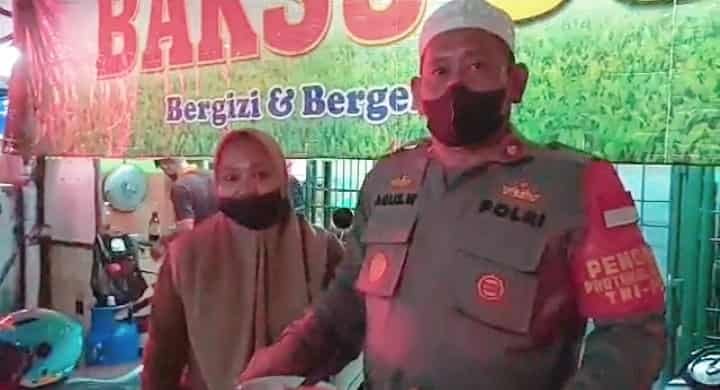 Kapolsek Palmerah Motivasi Pelaku UMKM Setempat dengan Kunjungan Langsung