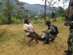 Satgas Kodim Yalimo Yonif RK 751/VJS Gencar Periksa Kesehatan Masyarakat