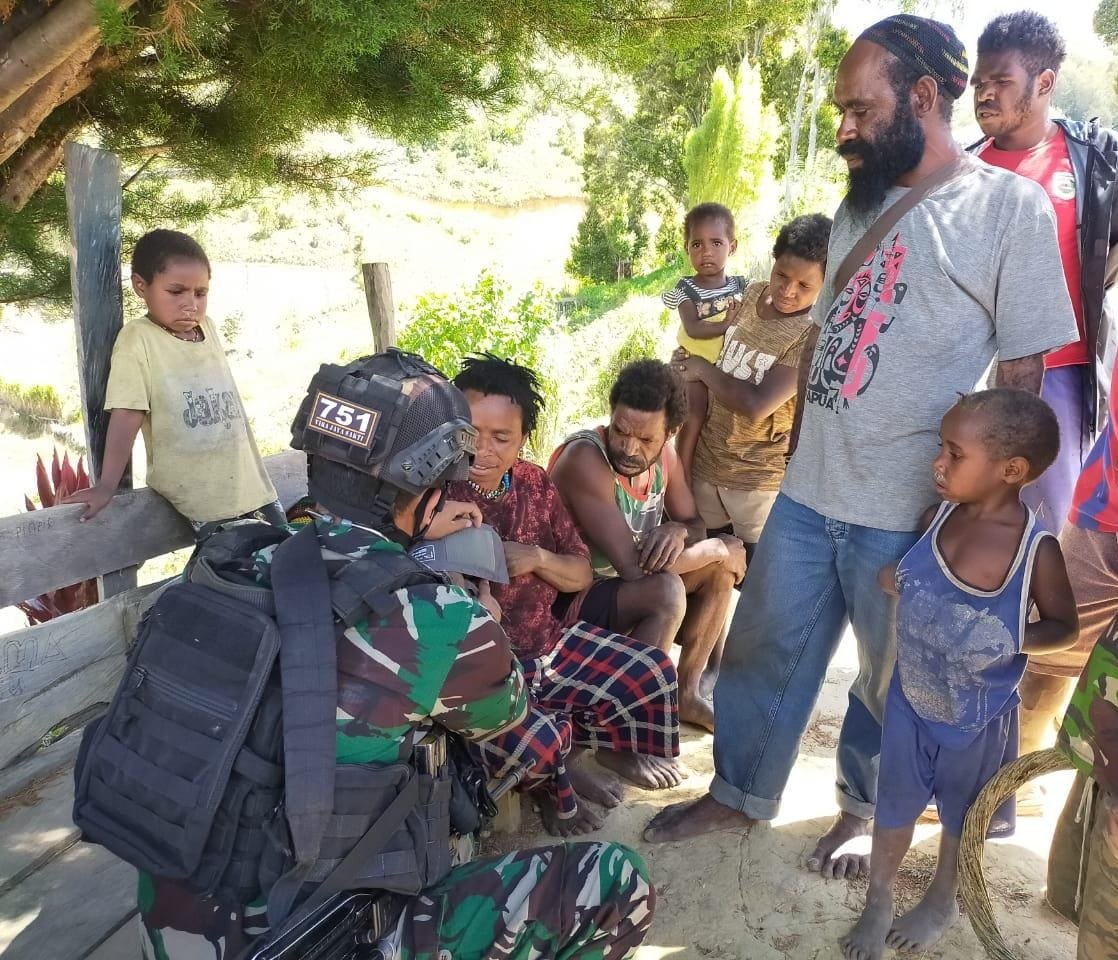 TNI Satgas Anjangsana Tokoh Adat untuk Harmonisasi Hubungan