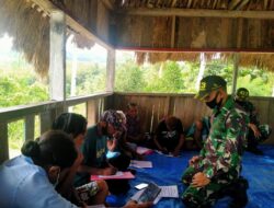 Warga Papua Kejar Paket C Dibina Prajurit Satgas Yonif MR 413 Kostrad